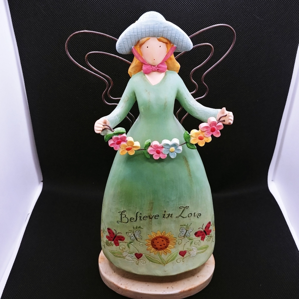 Russ Berrie "Believe in Love" Angel Statue/Figurine